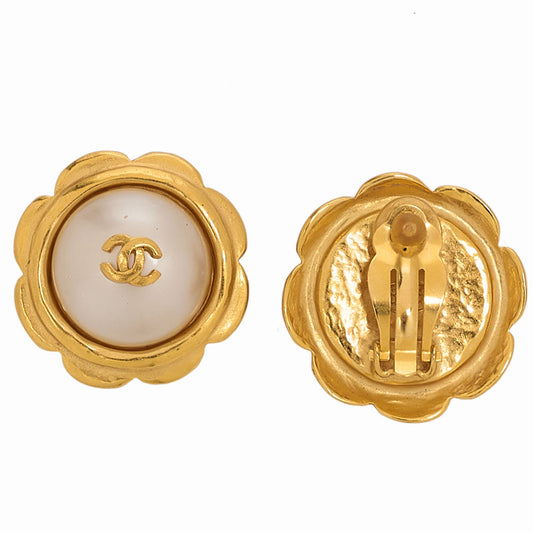 CHANEL Coco Mark Faux Pearl Floral 97P Earrings GP x Faux Pearl Gold (Gold Plating) Gold -Tone Hardware, Pre-Owned