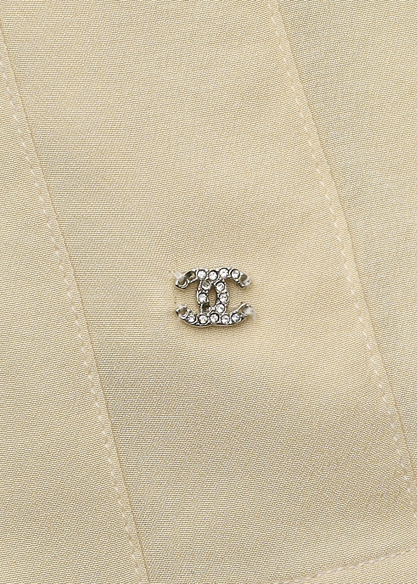 CHANEL Blouse, Short Sleeve, Cut-and-Sew, 100% Silk, Beige, Gold-Tone Hardware, Pre-Owned - Vintage La Charme