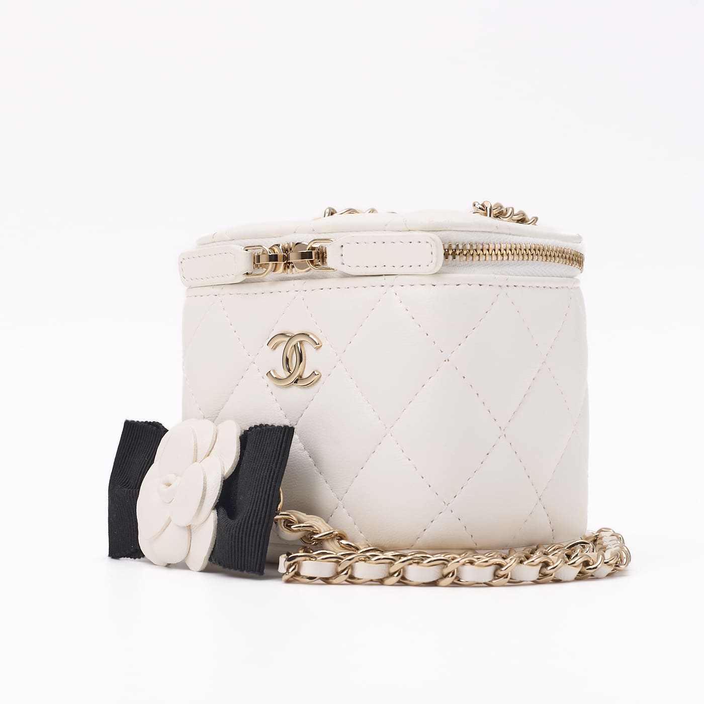 CHANEL Shoulder Bag Matelasse Camellia Chain Shoulder Lambskin White Gold-Tone Hardware Pre-Owned - Vintage La Charme
