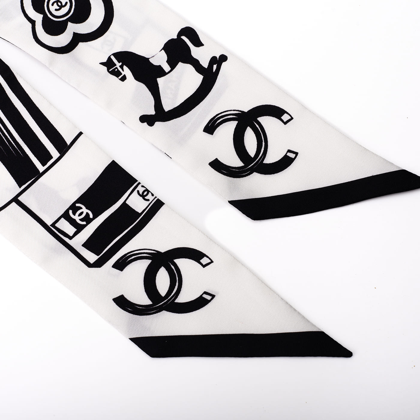 CHANEL Scarf Coco Mark Silk Black Gold-Tone Hardware Pre-Owned - Vintage La Charme
