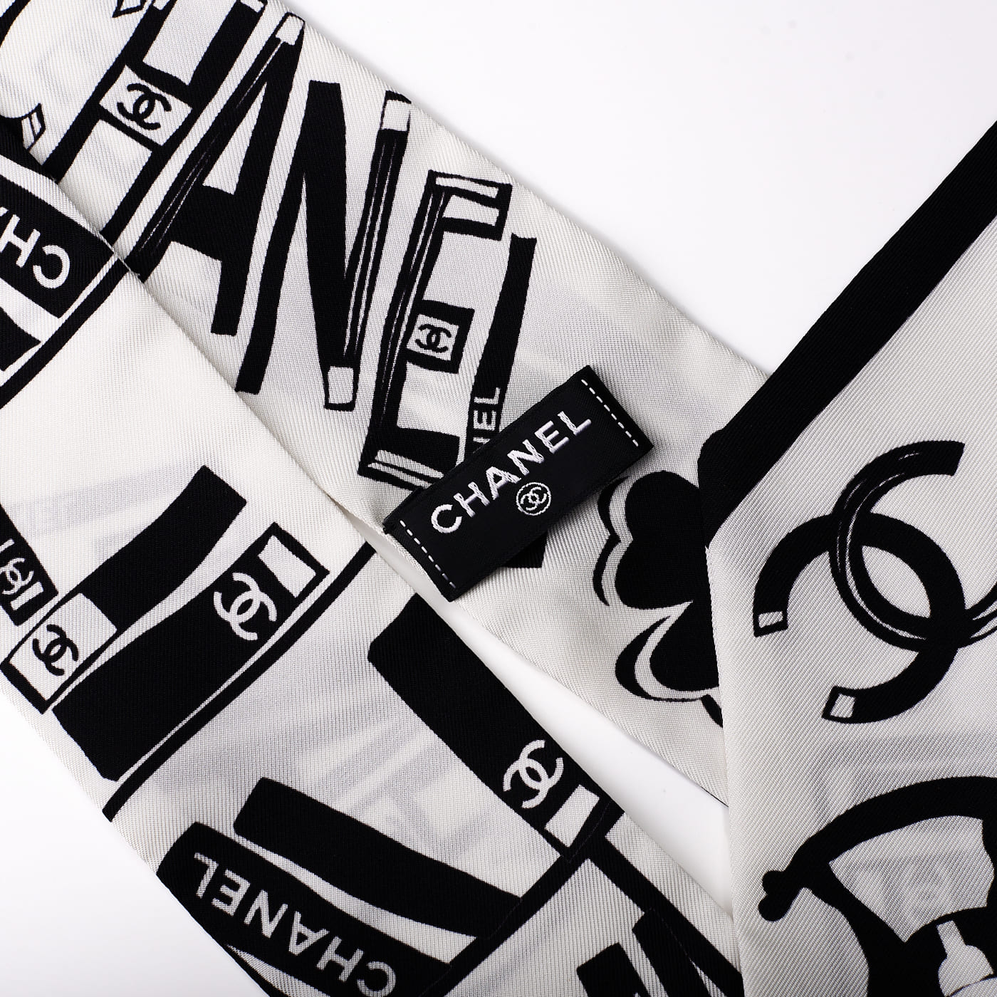 CHANEL Scarf Coco Mark Silk Black Gold-Tone Hardware Pre-Owned - Vintage La Charme