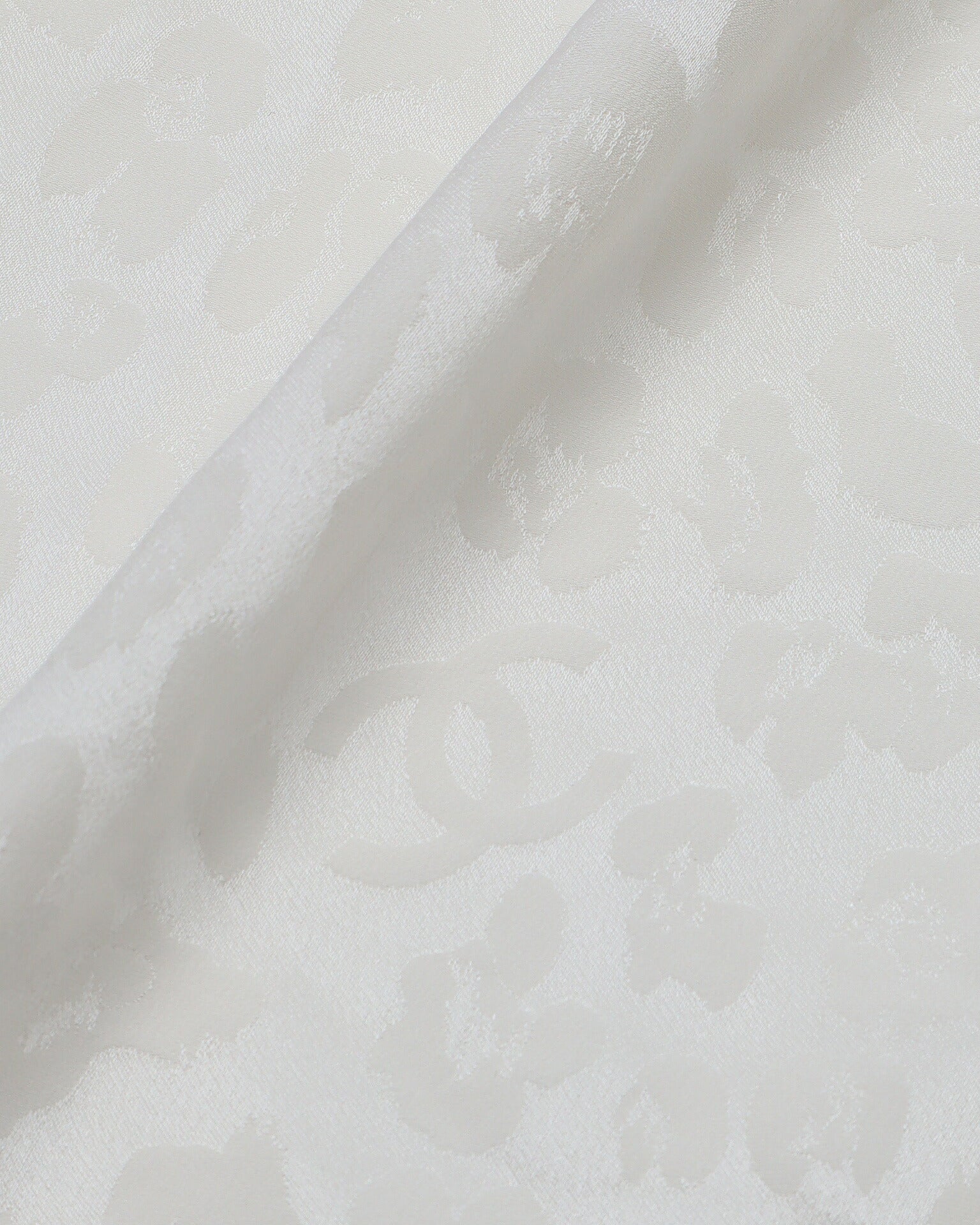 CHANEL Blouse, Long Sleeve, Leopard Ribbon, Silk, Ivory, Gold-Tone Hardware, Pre-Owned - Vintage La Charme