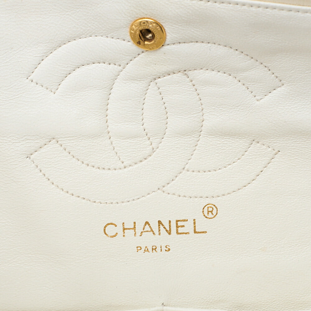 CHANEL Shoulder Bag, Matelasse W Flap, Chain Shoulder, Lambskin, White, Gold-Tone Hardware, Pre-Owned - Vintage La Charme