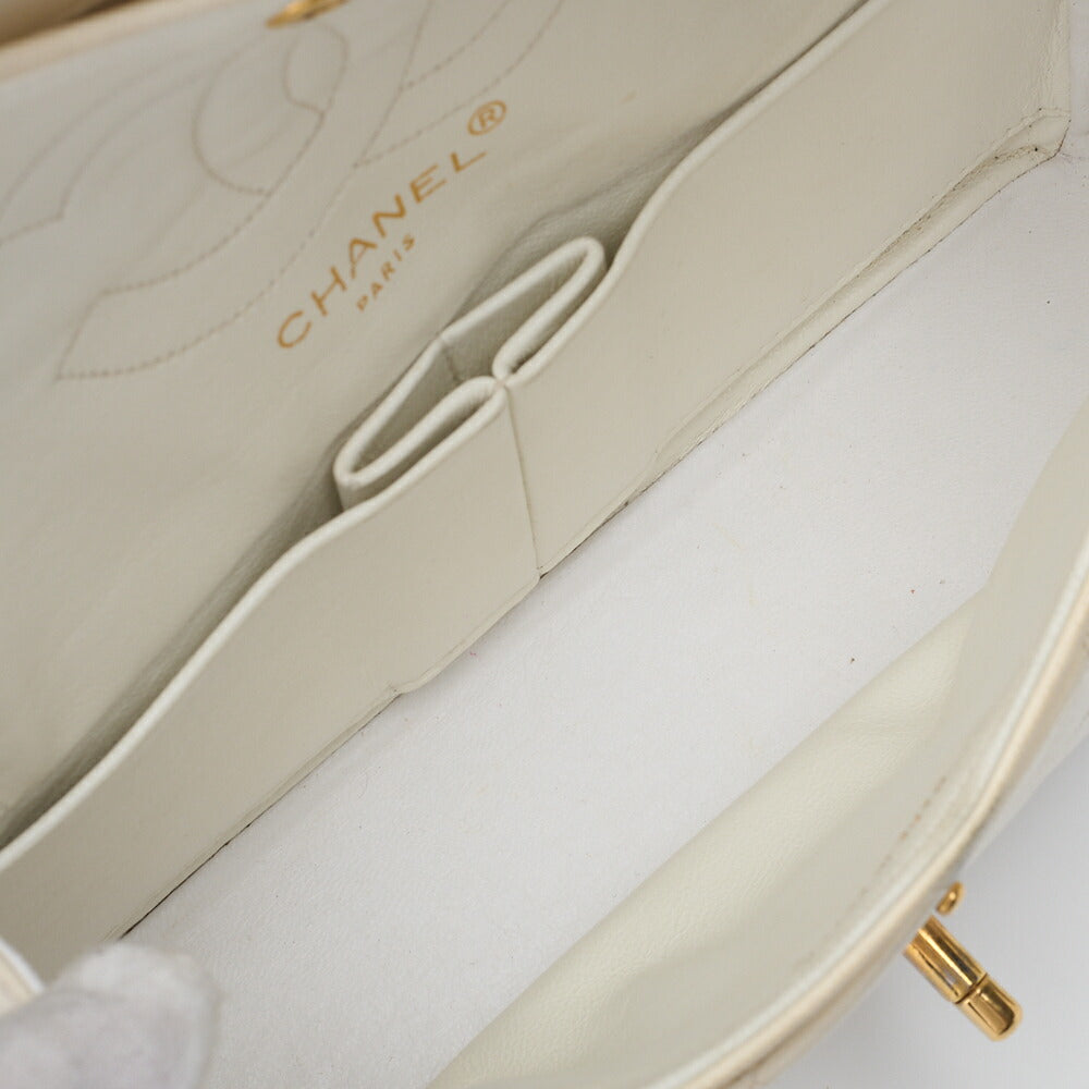 CHANEL Shoulder Bag, Matelasse W Flap, Chain Shoulder, Lambskin, White, Gold-Tone Hardware, Pre-Owned - Vintage La Charme