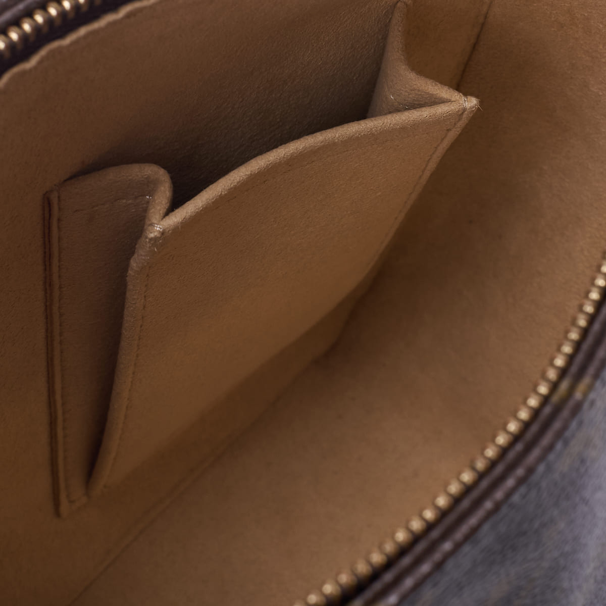 Louis Vuitton Shoulder Bag, Looping MM, Monogram, PVC, Brown, Gold-Tone Hardware, Pre-Owned - Vintage La Charme