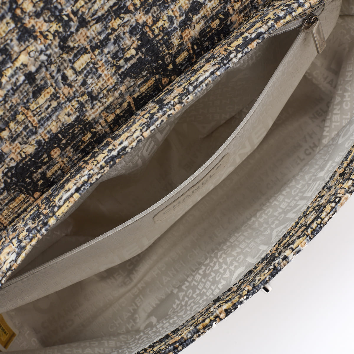 CHANEL Shoulder Bag, Camellia Turn Lock, Chain Shoulder, Tweed, Black, Silver-Tone Hardware, Pre-Owned - Vintage La Charme
