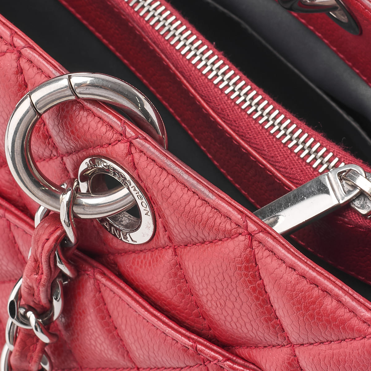 CHANEL Shoulder Bag, Matelasse GST Coco Mark, Caviar Skin, Red, Silver-Tone Hardware, Pre-Owned - Vintage La Charme