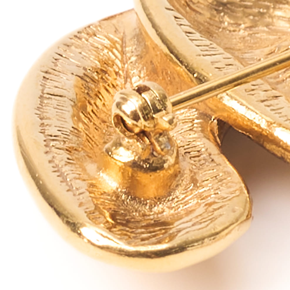 CHANEL Brooch, Coco Mark, Matelasse, Gold Plated, Gold, Gold-Tone Hardware, Pre-Owned - Vintage La Charme