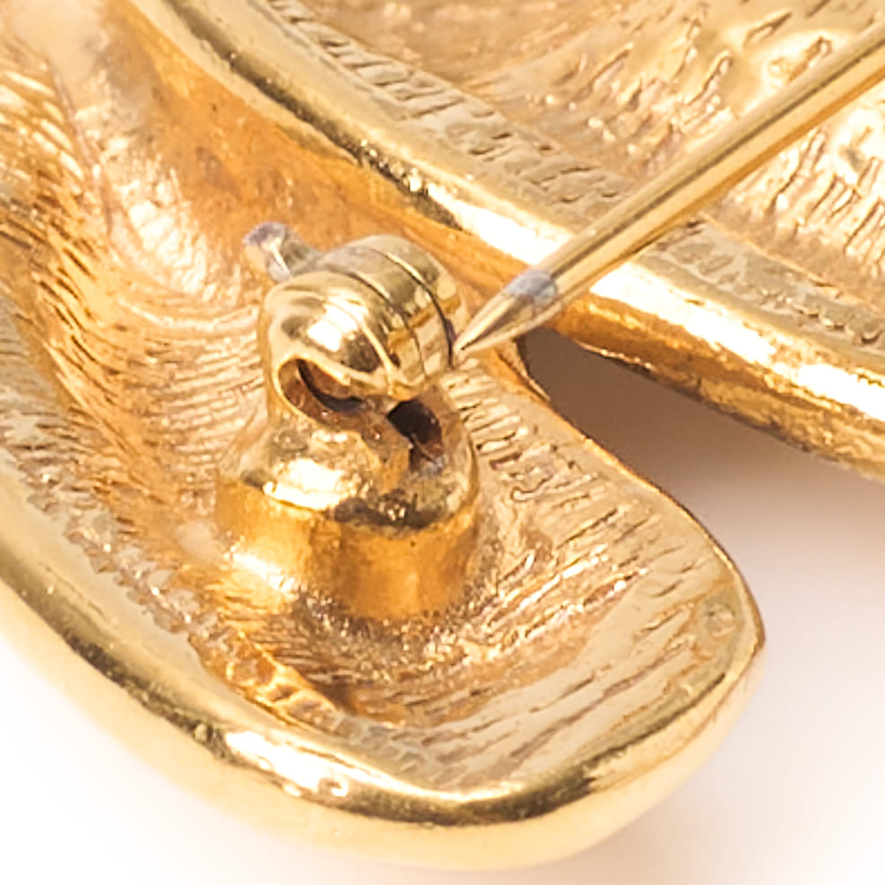 CHANEL Brooch, Coco Mark, Matelasse, Gold Plated, Gold, Gold-Tone Hardware, Pre-Owned - Vintage La Charme