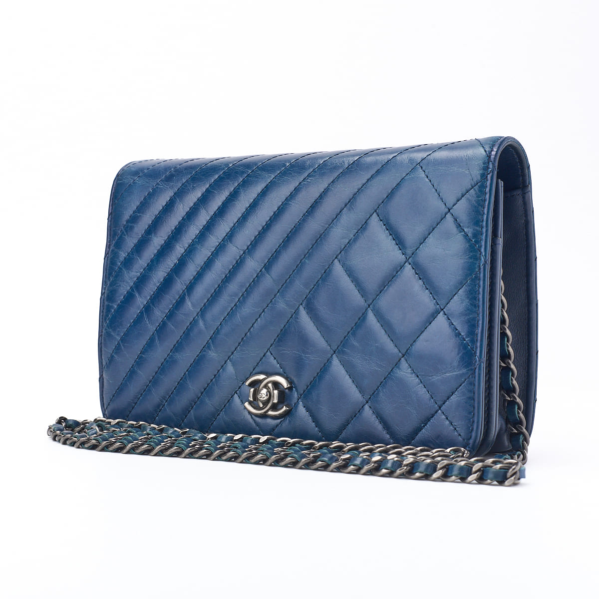 CHANEL Chain Wallet, Diagonal Stitching, Matelasse, Vintage Calf, Blue, Silver-Tone Hardware, Pre-Owned - Vintage La Charme