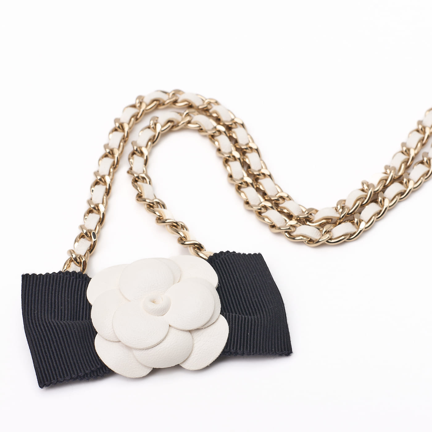 CHANEL Shoulder Bag Matelasse Camellia Chain Shoulder Lambskin White Gold-Tone Hardware Pre-Owned - Vintage La Charme