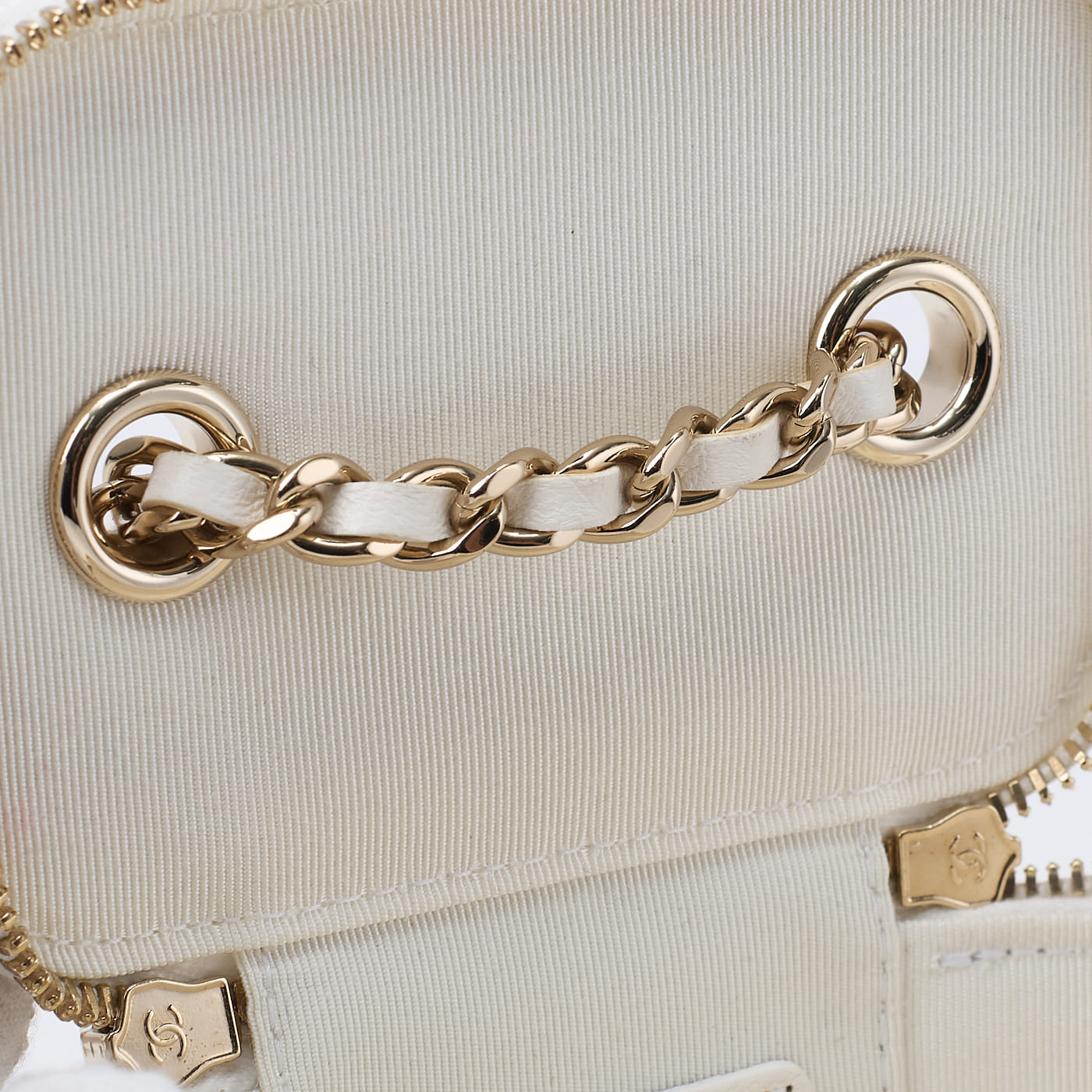 CHANEL Shoulder Bag Matelasse Camellia Chain Shoulder Lambskin White Gold-Tone Hardware Pre-Owned - Vintage La Charme