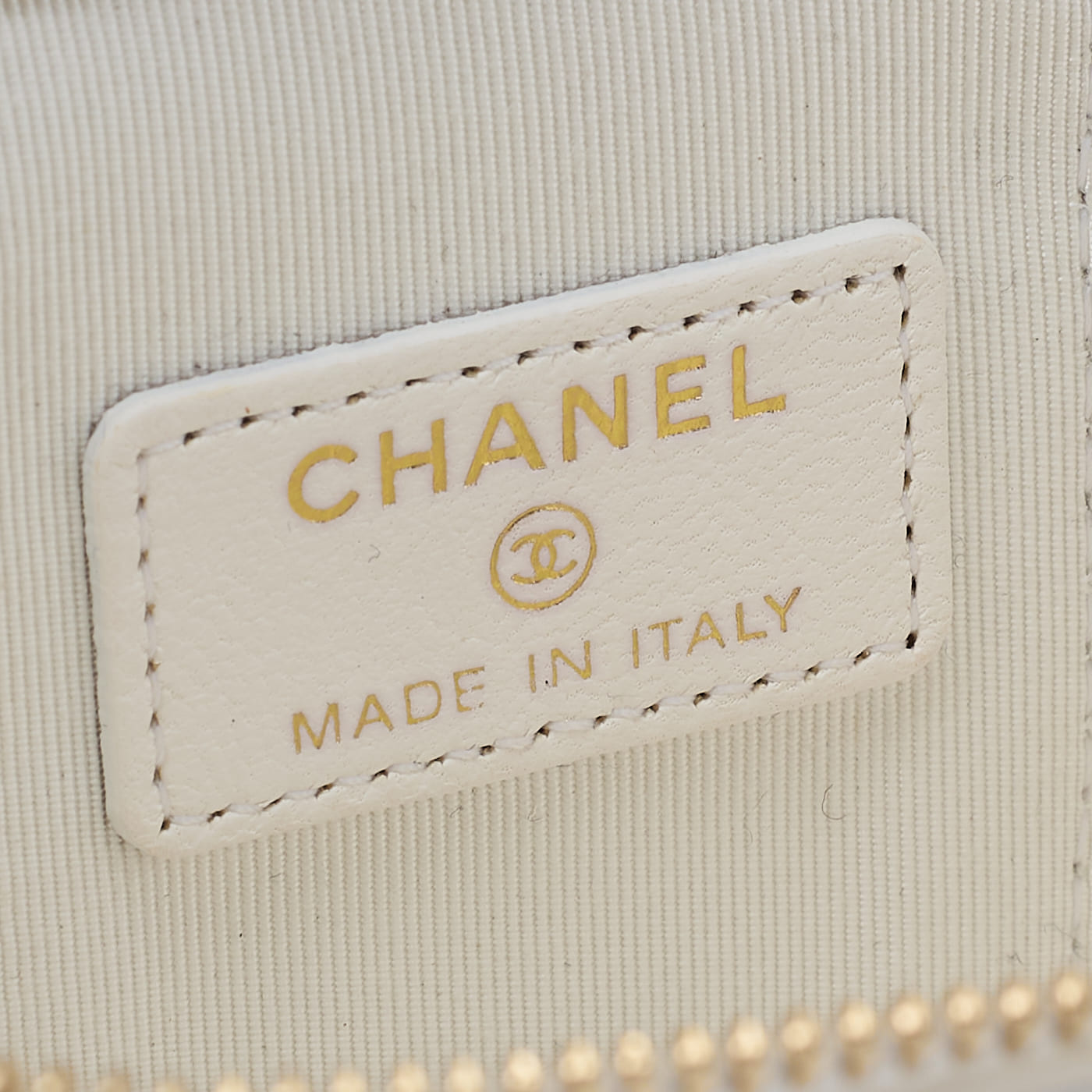 CHANEL Shoulder Bag Matelasse Camellia Chain Shoulder Lambskin White Gold-Tone Hardware Pre-Owned - Vintage La Charme