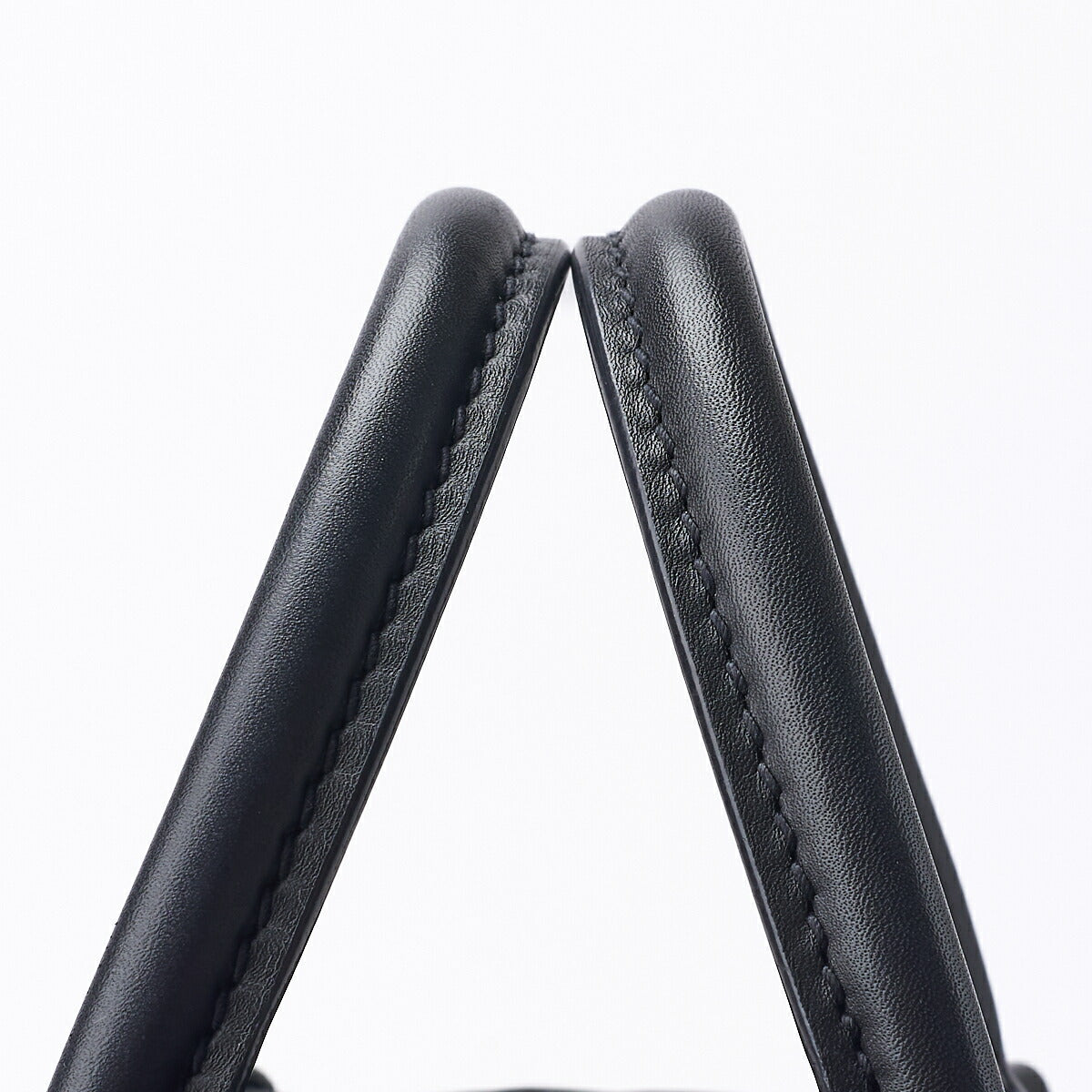 Louis Vuitton OnTheGo PM Tote Bag 2WAY Monogram Unplanted Leather Black Gold-Tone Hardware Pre-Owned - Vintage La Charme