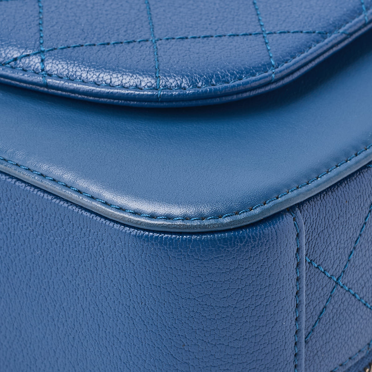 CHANEL Big Coco Top Handle 2WAY Chain Shoulder Bag Lambskin Caviar Skin Blue Gold-Tone Hardware Pre-Owned - Vintage La Charme