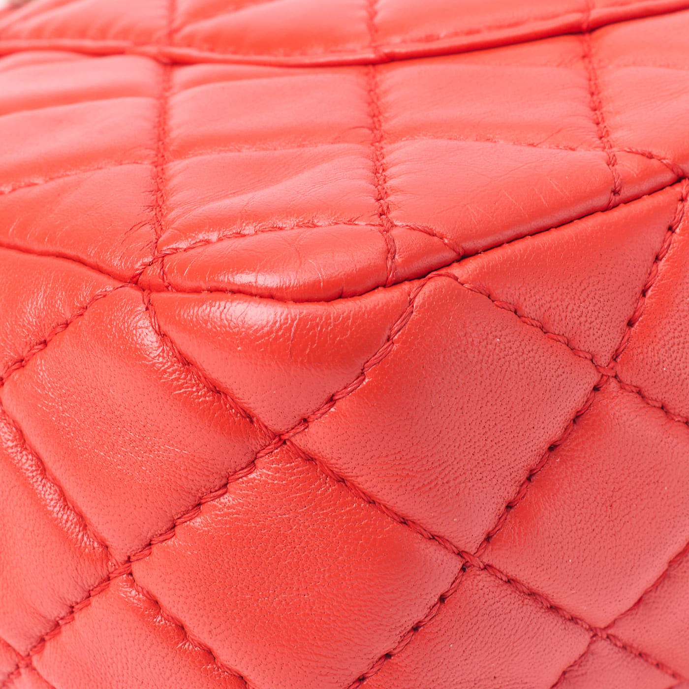 CHANEL Shoulder Bag Matelasse Turn Lock Double Flap Lambskin Red Gold-Tone Hardware Pre-Owned - Vintage La Charme