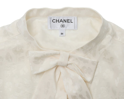 CHANEL Blouse, Long Sleeve, Leopard Ribbon, Silk, Ivory, Gold-Tone Hardware, Pre-Owned - Vintage La Charme