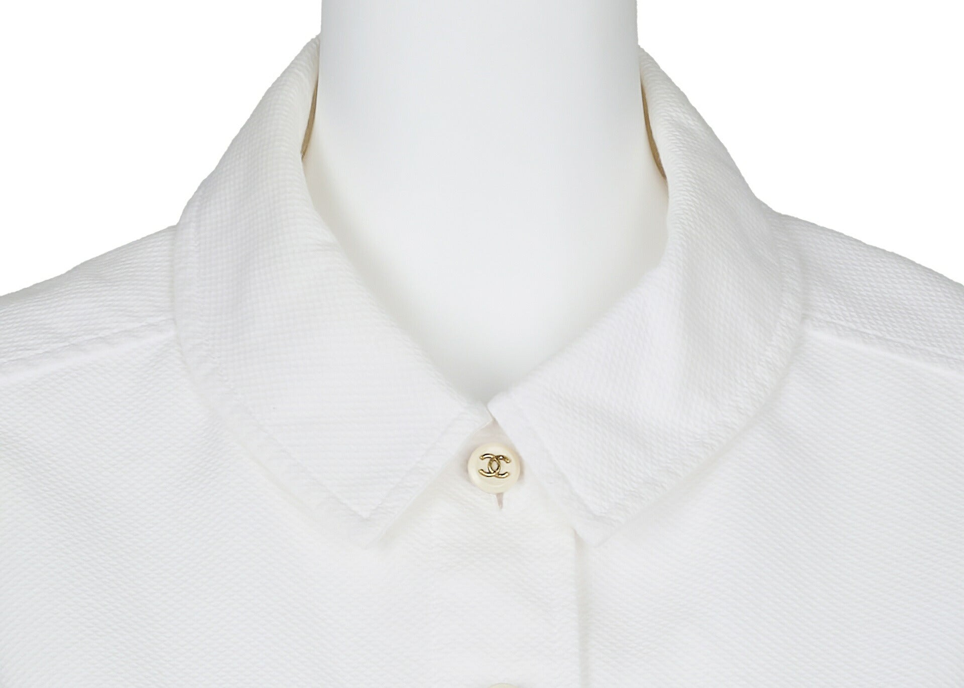 CHANEL Sleeveless Shirt, Collared, Cotton, White, Silver-Tone Hardware, Pre-Owned - Vintage La Charme