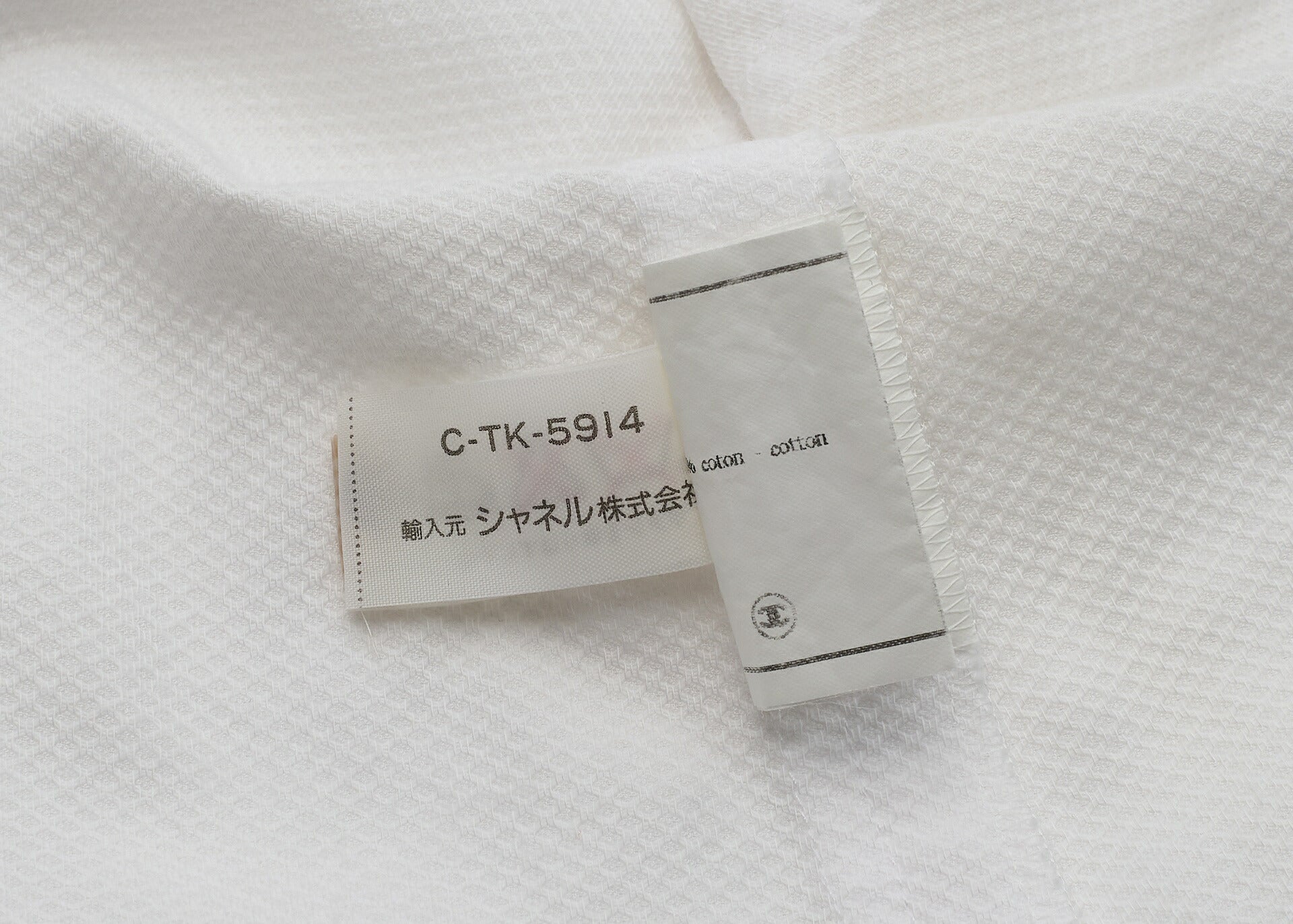 CHANEL Sleeveless Shirt, Collared, Cotton, White, Silver-Tone Hardware, Pre-Owned - Vintage La Charme