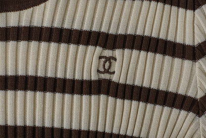 CHANEL T-Shirt, Coco Mark Border, Knit, Cotton, Ivory, Gold-Tone Hardware, Pre-Owned - Vintage La Charme