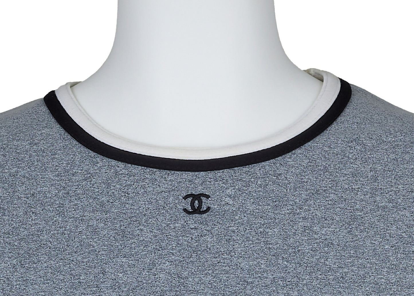 CHANEL T-Shirt Short Sleeve Cut-and-Sew Nylon Gray Gold-Tone Hardware Pre-Owned - Vintage La Charme