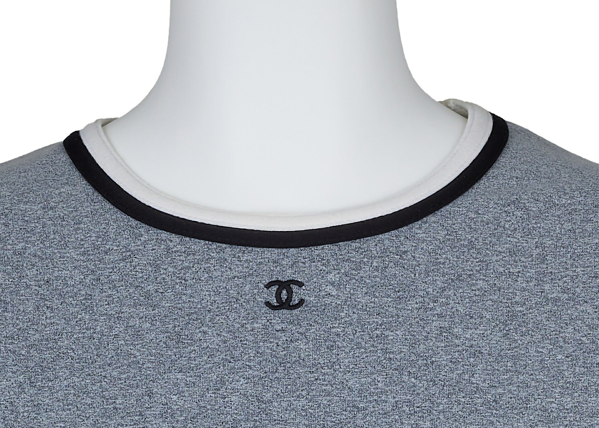 CHANEL T-Shirt Short Sleeve Cut-and-Sew Nylon Gray Gold-Tone Hardware Pre-Owned - Vintage La Charme
