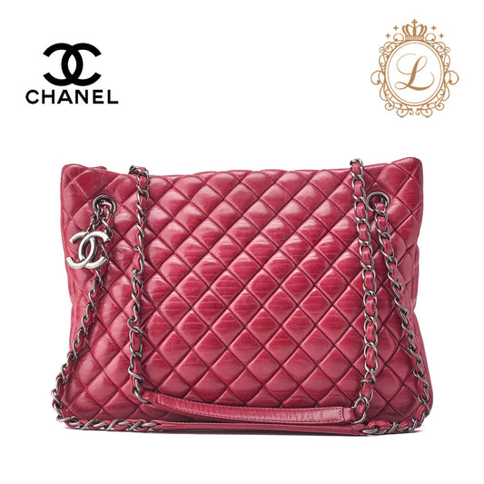 CHANEL Shoulder Bag, Matelasse, Chain Shoulder, Sparkle Leather, Red, Silver-Tone Hardware, Pre-Owned - Vintage La Charme