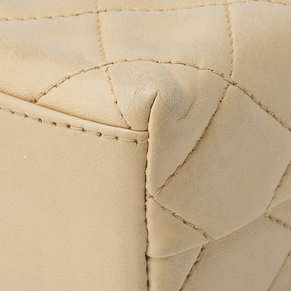 CHANEL Shoulder Bag Tote Bag Matelasse Lambskin Beige Gold-Tone Hardware Pre-Owned - Vintage La Charme