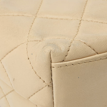 CHANEL Shoulder Bag Tote Bag Matelasse Lambskin Beige Gold-Tone Hardware Pre-Owned - Vintage La Charme