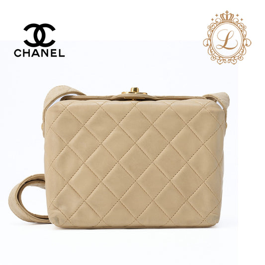 CHANEL Shoulder Bag Tote Bag Matelasse Lambskin Beige Gold-Tone Hardware Pre-Owned - Vintage La Charme