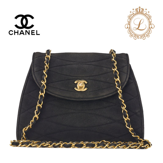 CHANEL Shoulder Tote Bag Round Flap Turn Lock Chain Shoulder Suede Black Gold-Tone Hardware Pre-Owned - Vintage La Charme