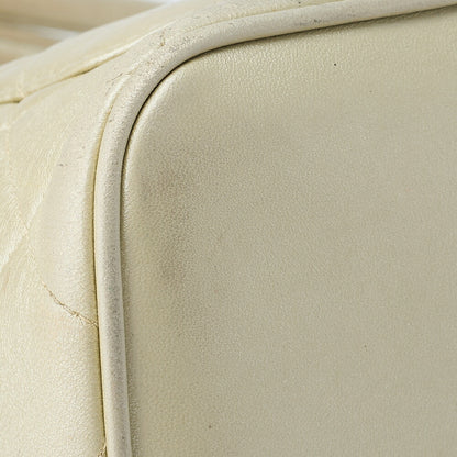 CHANEL Shoulder Bag Tote Bag Matelasse Lambskin White Gold-Tone Hardware Pre-Owned - Vintage La Charme