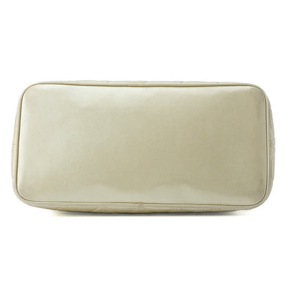 CHANEL Shoulder Bag Tote Bag Matelasse Lambskin White Gold-Tone Hardware Pre-Owned - Vintage La Charme