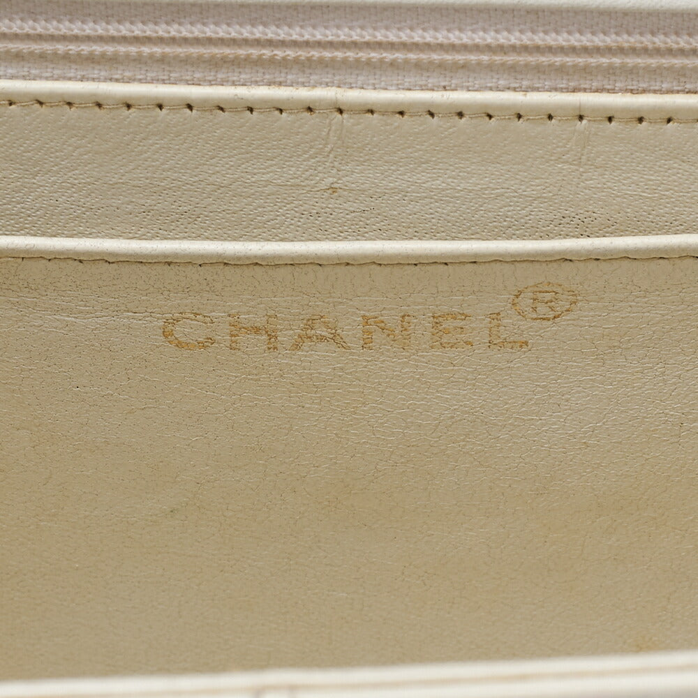 CHANEL Shoulder Bag, Chain Shoulder, Matelasse, Caviar Skin, White, Gold-Tone Hardware, Pre-Owned - Vintage La Charme