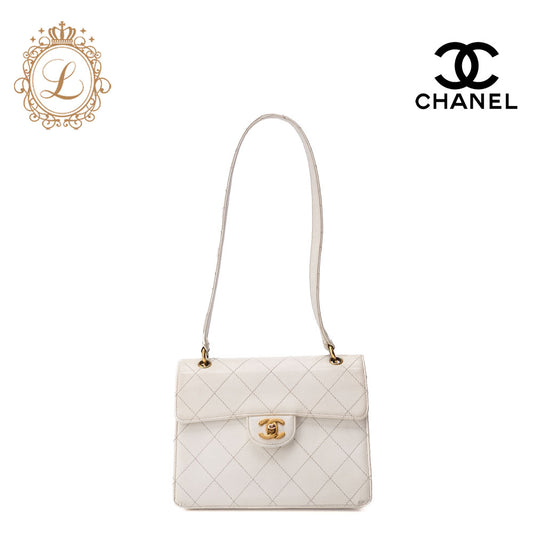 CHANEL Shoulder Bag, Chain Shoulder, Matelasse, Caviar Skin, White, Gold-Tone Hardware, Pre-Owned - Vintage La Charme