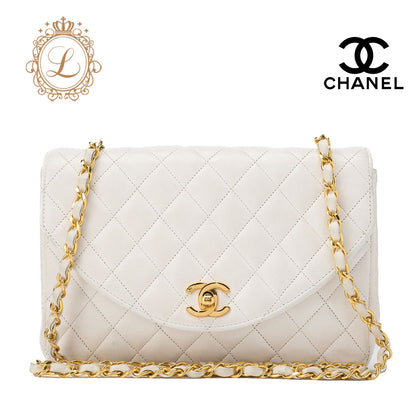 CHANEL Shoulder Bag, Chain Shoulder, Matelasse, Lambskin, White, Gold-Tone Hardware, Pre-Owned - Vintage La Charme