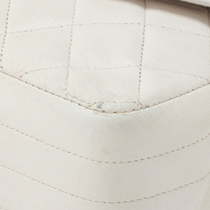 CHANEL Shoulder Bag, Chain Shoulder, Matelasse, Lambskin, White, Gold-Tone Hardware, Pre-Owned - Vintage La Charme