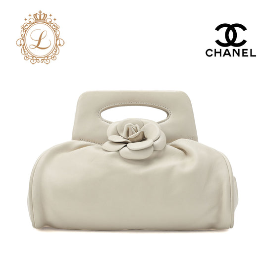 CHANEL Camellia Gamaguchi Handbag Shoulder Bag Lambskin White Silver-Tone Hardware Pre-Owned - Vintage La Charme
