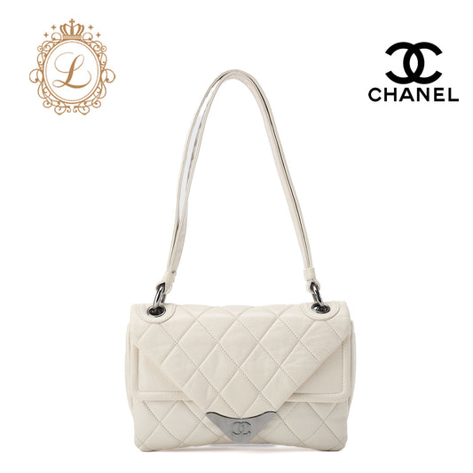 CHANEL Shoulder Bag, Matelasse V-Flap, Lambskin, White, Silver-Tone Hardware, Pre-Owned - Vintage La Charme