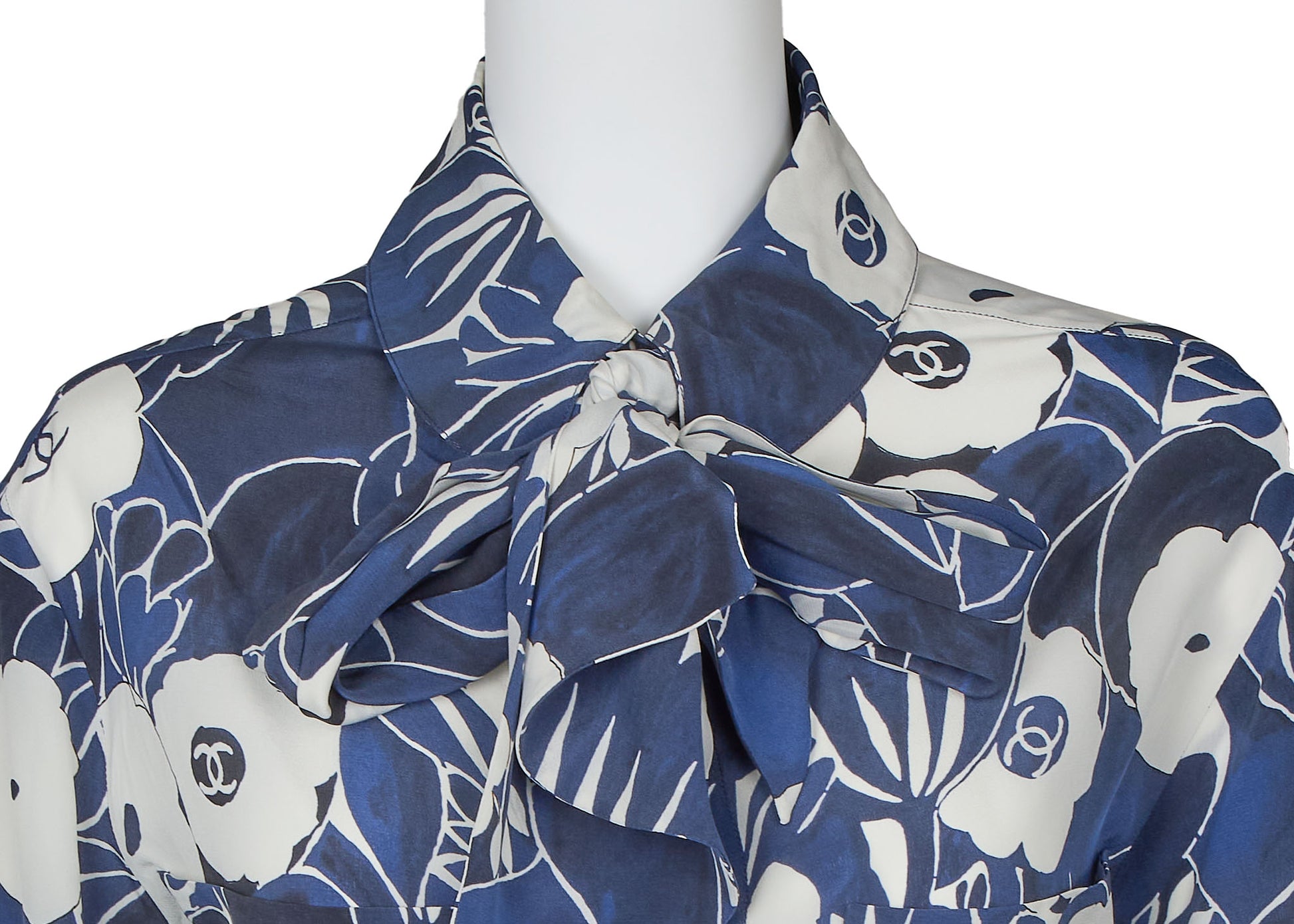 CHANEL Shirt Blouse Long Sleeve Cut-and-Sew 100% Silk Blue Gold-Tone Hardware Pre-Owned - Vintage La Charme