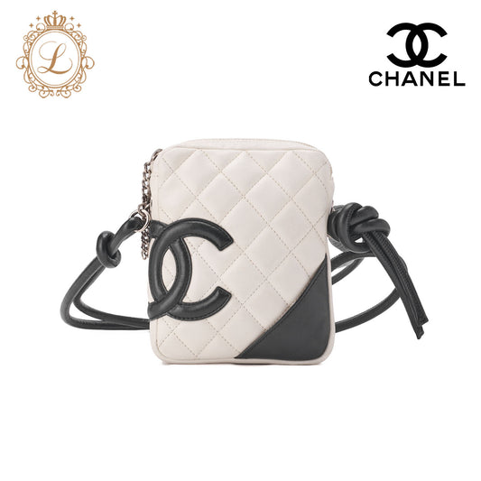 CHANEL Shoulder Bag, Matelasse, Calfskin, White, Gold-Tone Hardware, Pre-Owned - Vintage La Charme