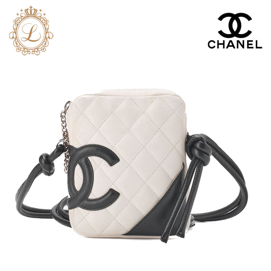 CHANEL Shoulder Bag, Matelasse, Calfskin, White, Gold-Tone Hardware, Pre-Owned - Vintage La Charme