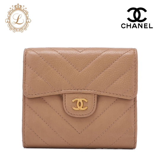 CHANEL Tri-Fold Wallet V-Stitch Leather Beige Gold-Tone Hardware Pre-Owned - Vintage La Charme