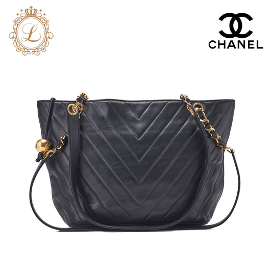 CHANEL Shoulder Bag, V Stitch Ball Charm, Chain Shoulder, Lambskin, Black, Gold-Tone Hardware, Pre-Owned - Vintage La Charme