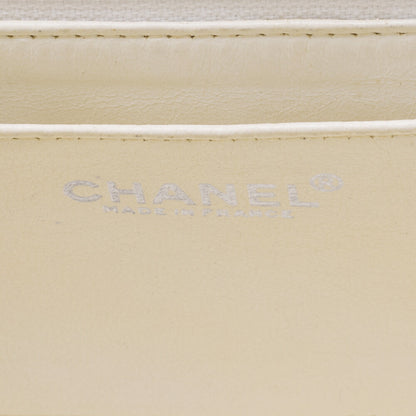 CHANEL Shoulder Bag Choco Bar Turn Lock Lambskin White Silver-Tone Hardware Pre-Owned - Vintage La Charme