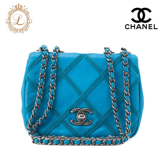 CHANEL Shoulder Tote Bag Matelasse Sparkle Leather Turquoise Blue Silver-Tone Hardware Pre-Owned - Vintage La Charme