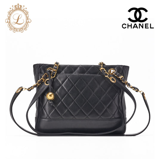 CHANEL Shoulder Bag Tote Bag Matelasse Lambskin Black Gold-Tone Hardware Pre-Owned - Vintage La Charme