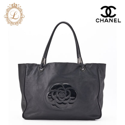 CHANEL Large Tote Bag Camellia Line Lambskin Black Silver-Tone Hardware Pre-Owned - Vintage La Charme