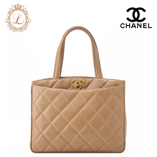 CHANEL Handbag Matelasse Turn Lock Lambskin Beige Gold-Tone Hardware Pre-Owned - Vintage La Charme