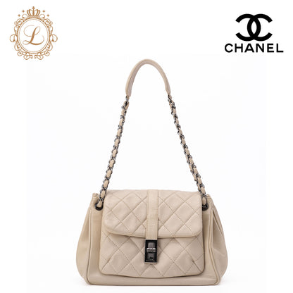 CHANEL Shoulder Bag, Matelasse, 2.55 Lock, Soft Caviar, Ivory, Silver-Tone Hardware, Pre-Owned - Vintage La Charme